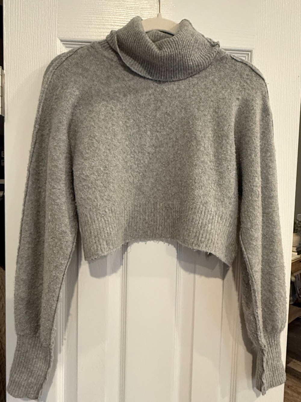 Urban Outfitters Cropped Turtleneck Sweater – Gray | Size XS